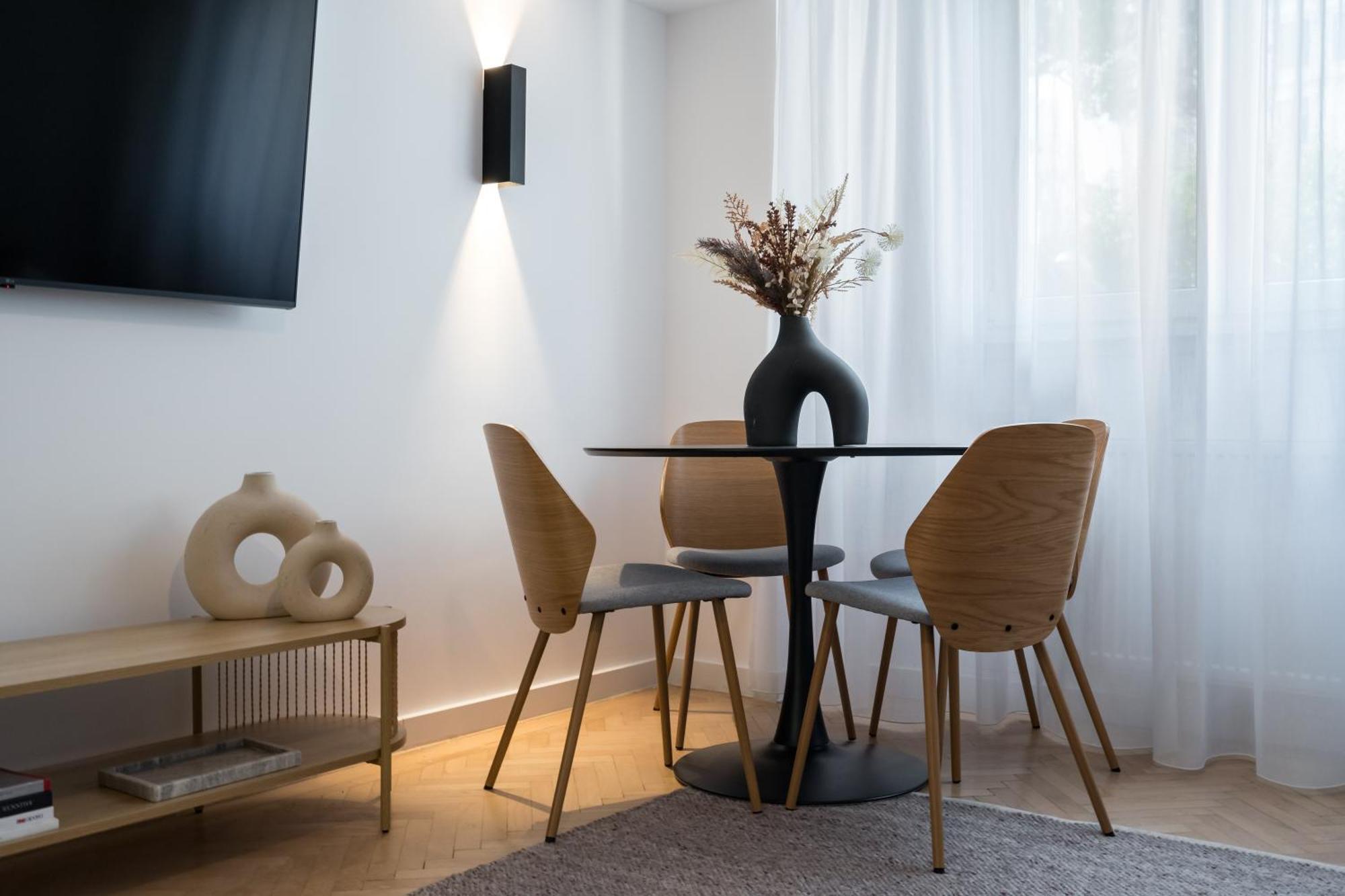 Majestic Downtown Apartment Бухарест Экстерьер фото